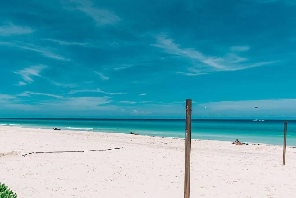 Beachfront Apartment Marlin Villa 107 Канкун