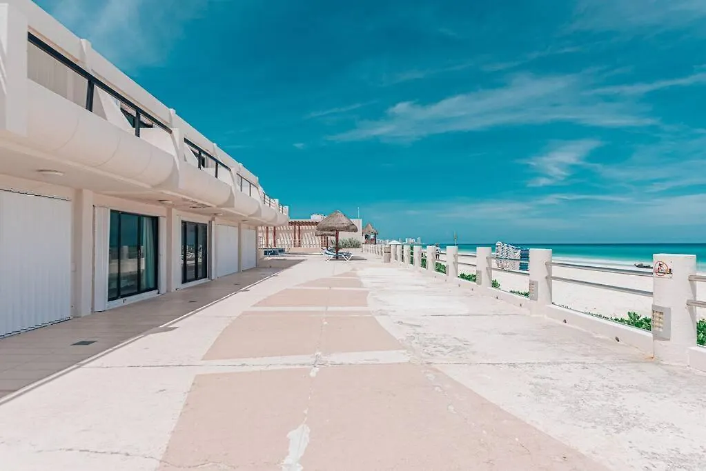 Beachfront Apartment Marlin Villa 107 Канкун