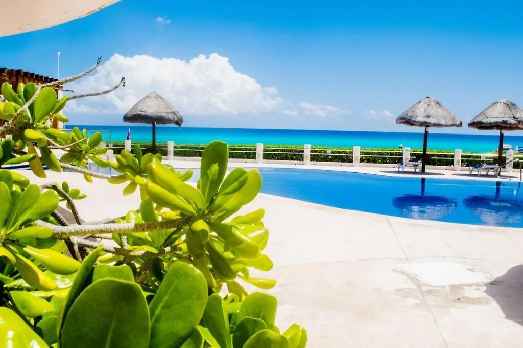 Beachfront Apartment Marlin Villa 107 Канкун