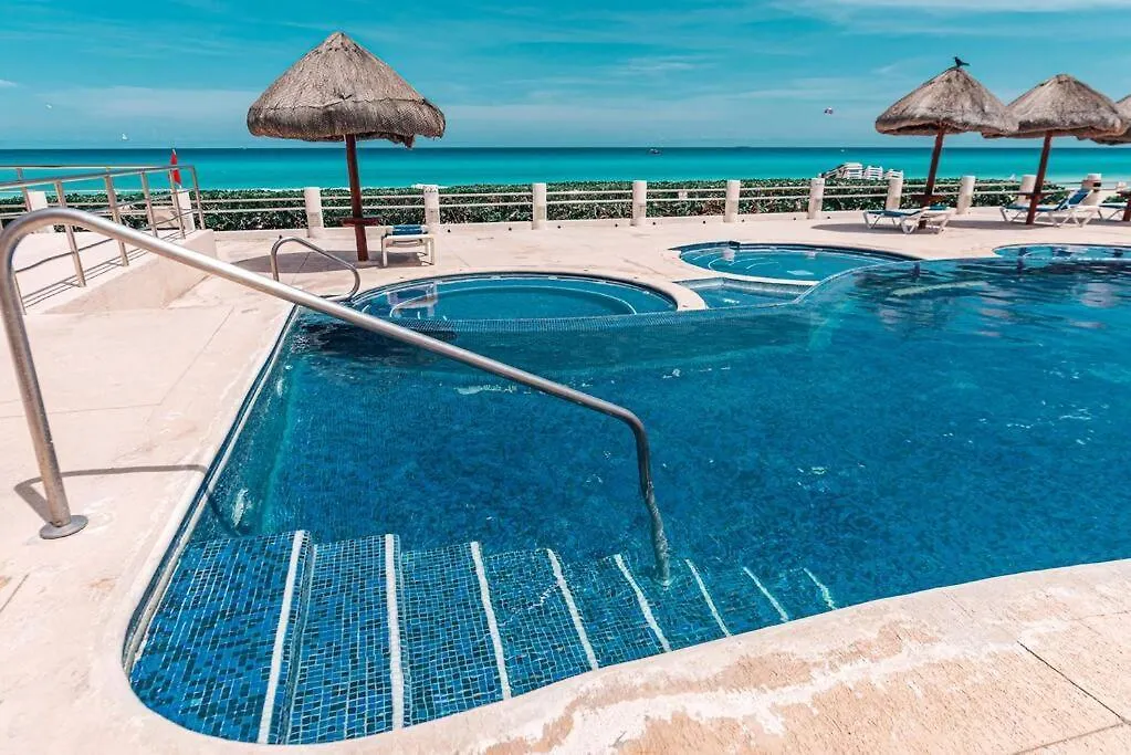Beachfront Apartment Marlin Villa 107 Канкун