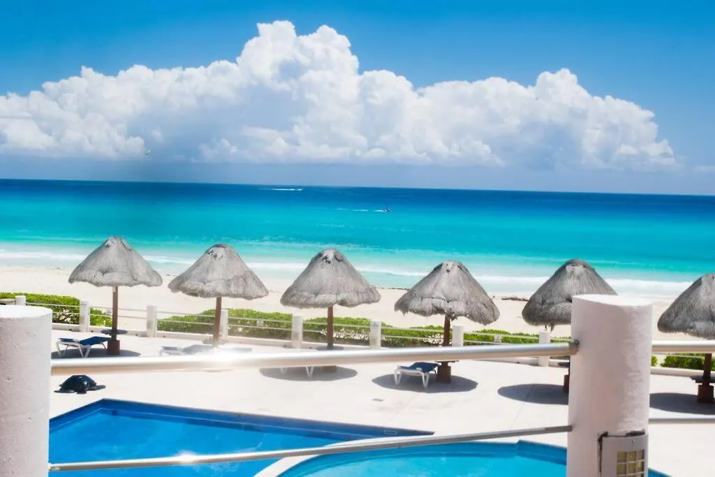 Beachfront Apartment Marlin Villa 107 Канкун