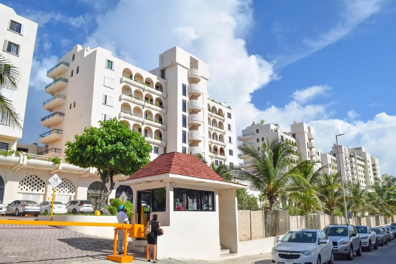 Beachfront Apartment Marlin Villa 107 Канкун 0*,  Мексика