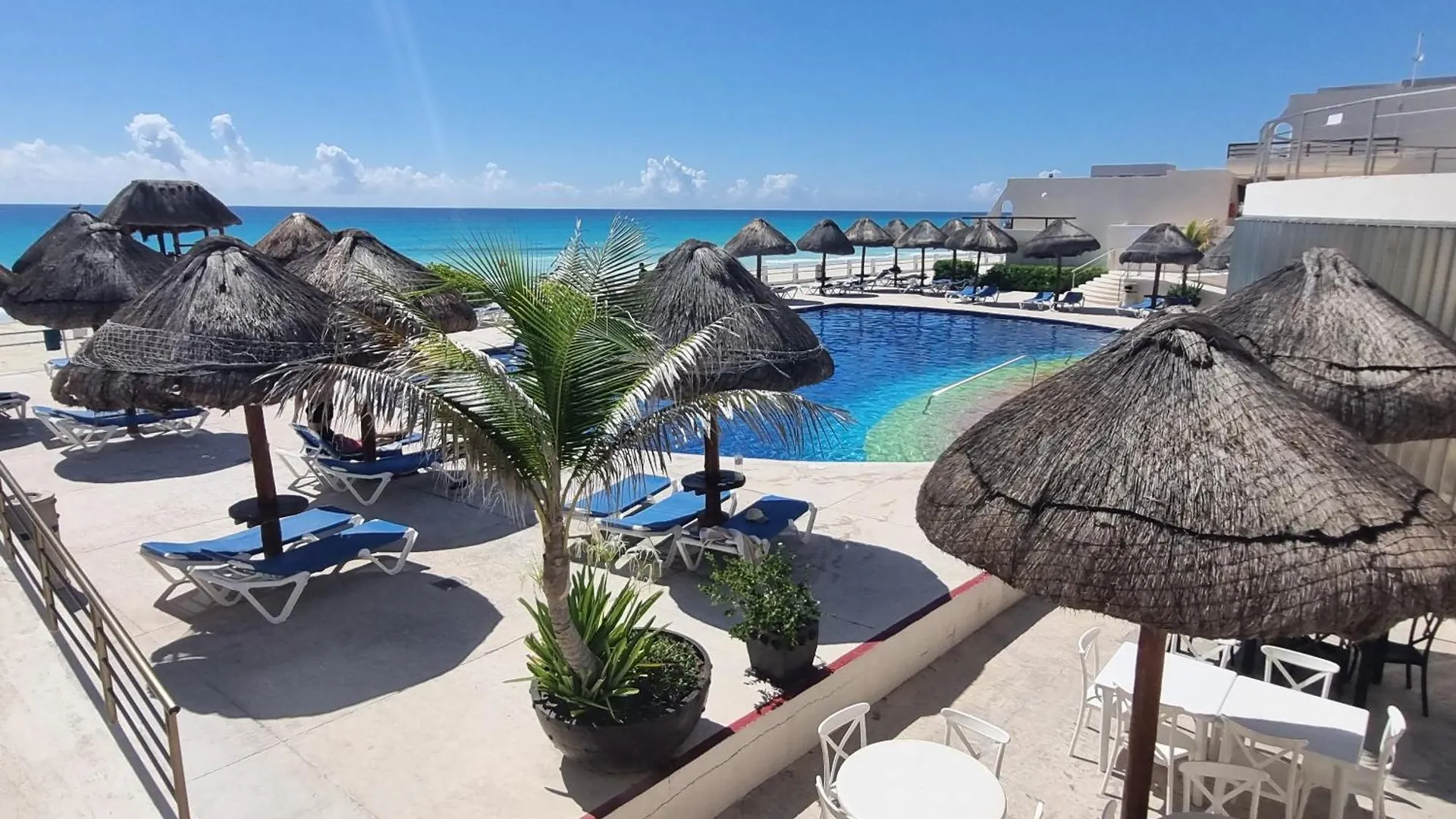 Beachfront Apartment Marlin Villa 107 Канкун
