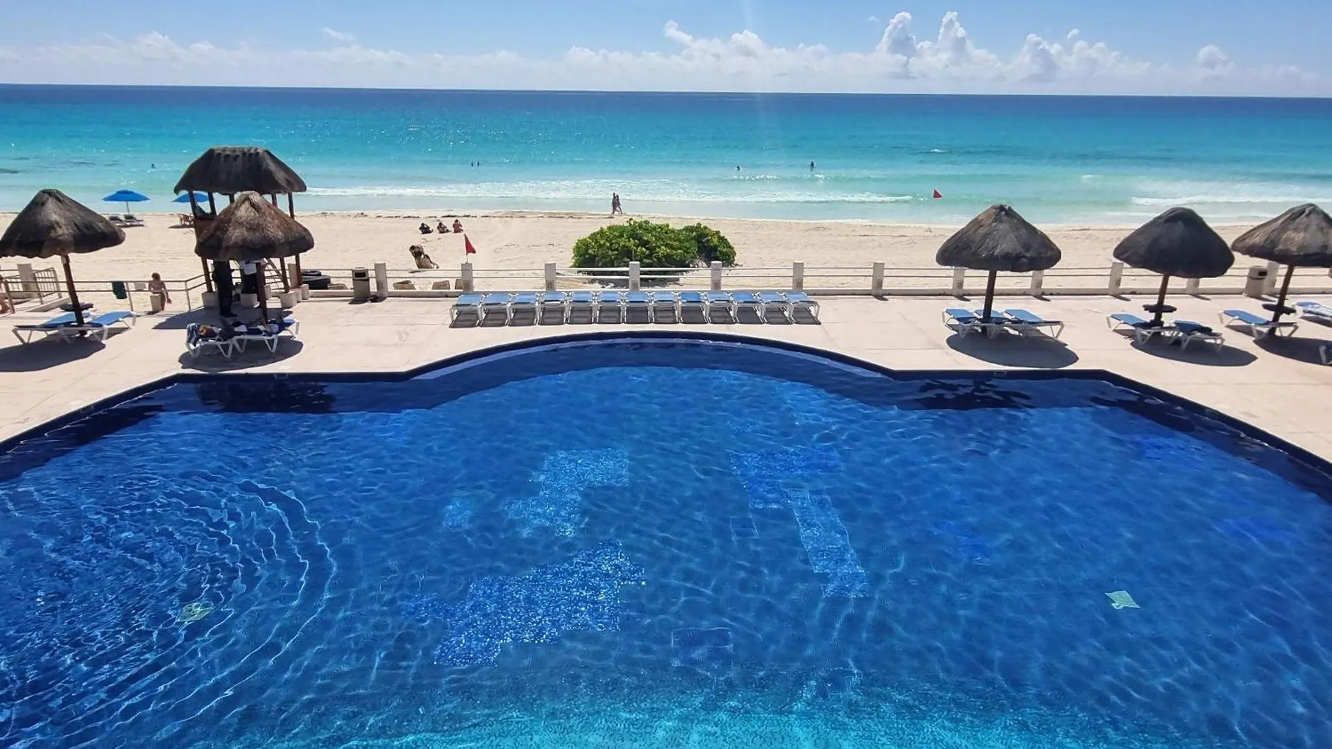 Beachfront Apartment Marlin Villa 107 Канкун